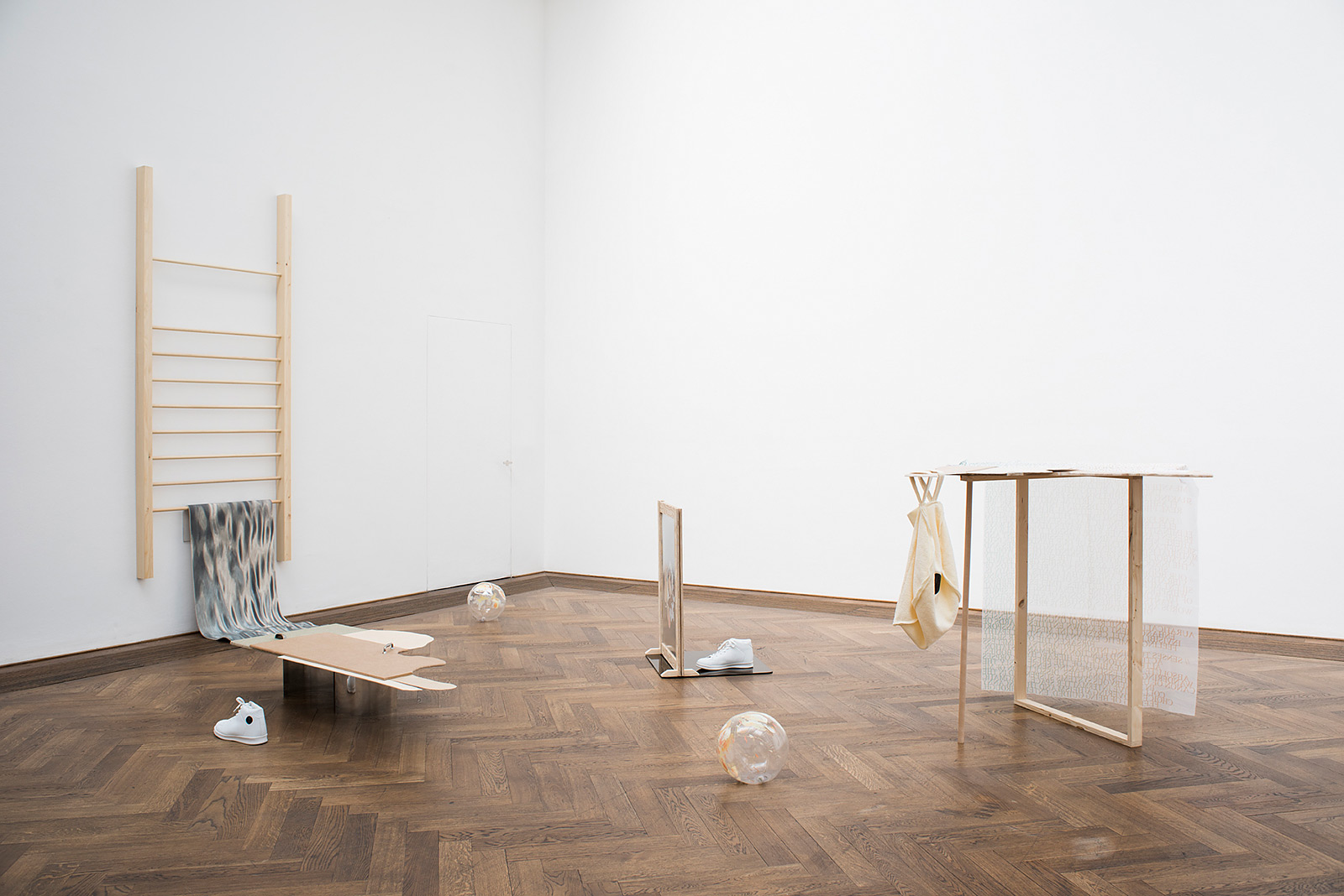 Marc Norbert Hörler «new area: parcours for the dissolution of the body»  | Institut Kunst, Diplom Bachelor 2016