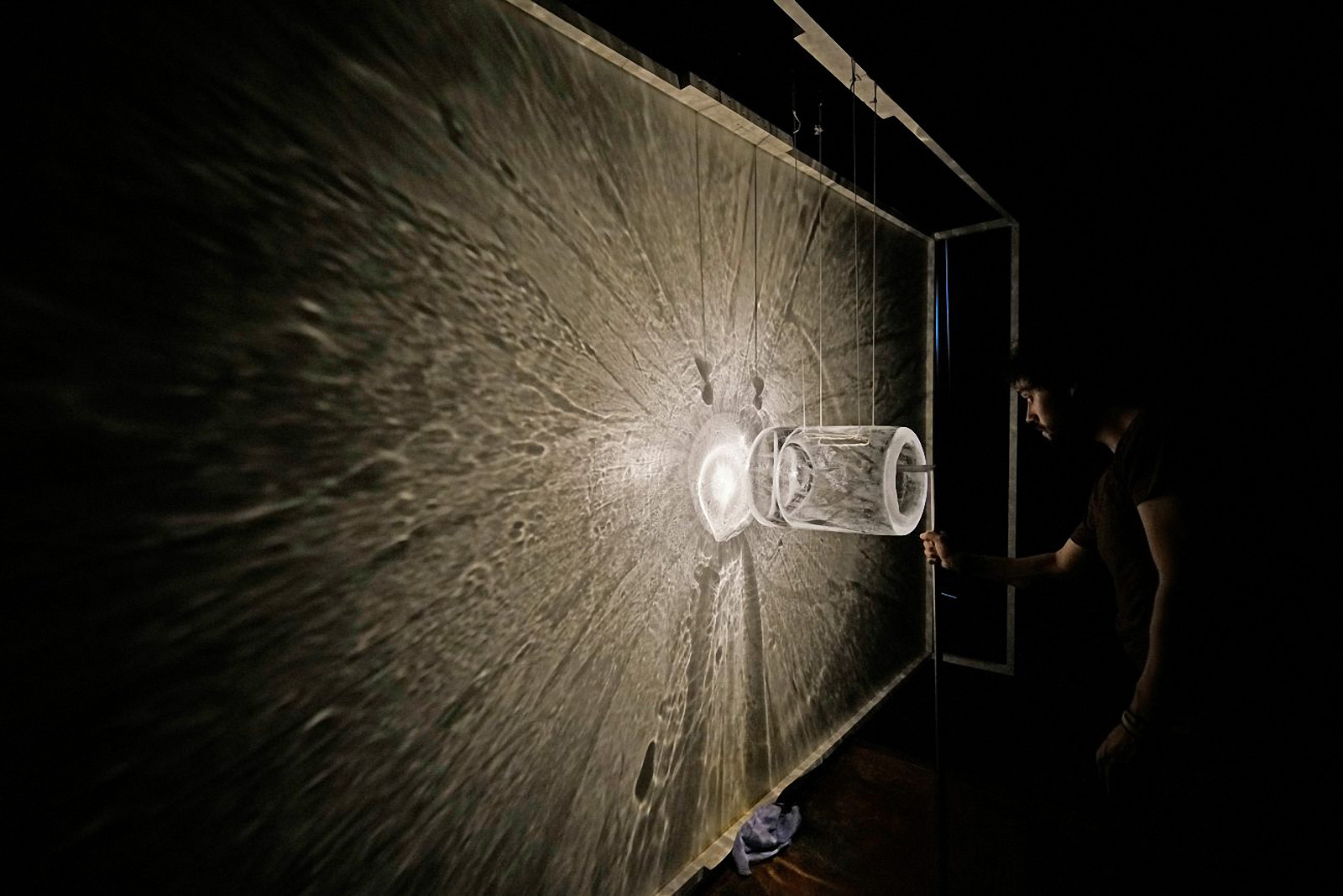 Tomas Ribas «Das sichtbare Unsichtbare: Licht, Schatten, Eis, Wasser» | Integrative Gestaltung Masterstudio, Diplom 2016